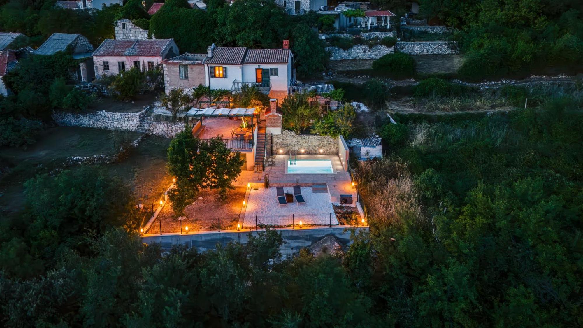 House Dida Mate - Cozy House In Nature With Heated Pool Tučepi エクステリア 写真