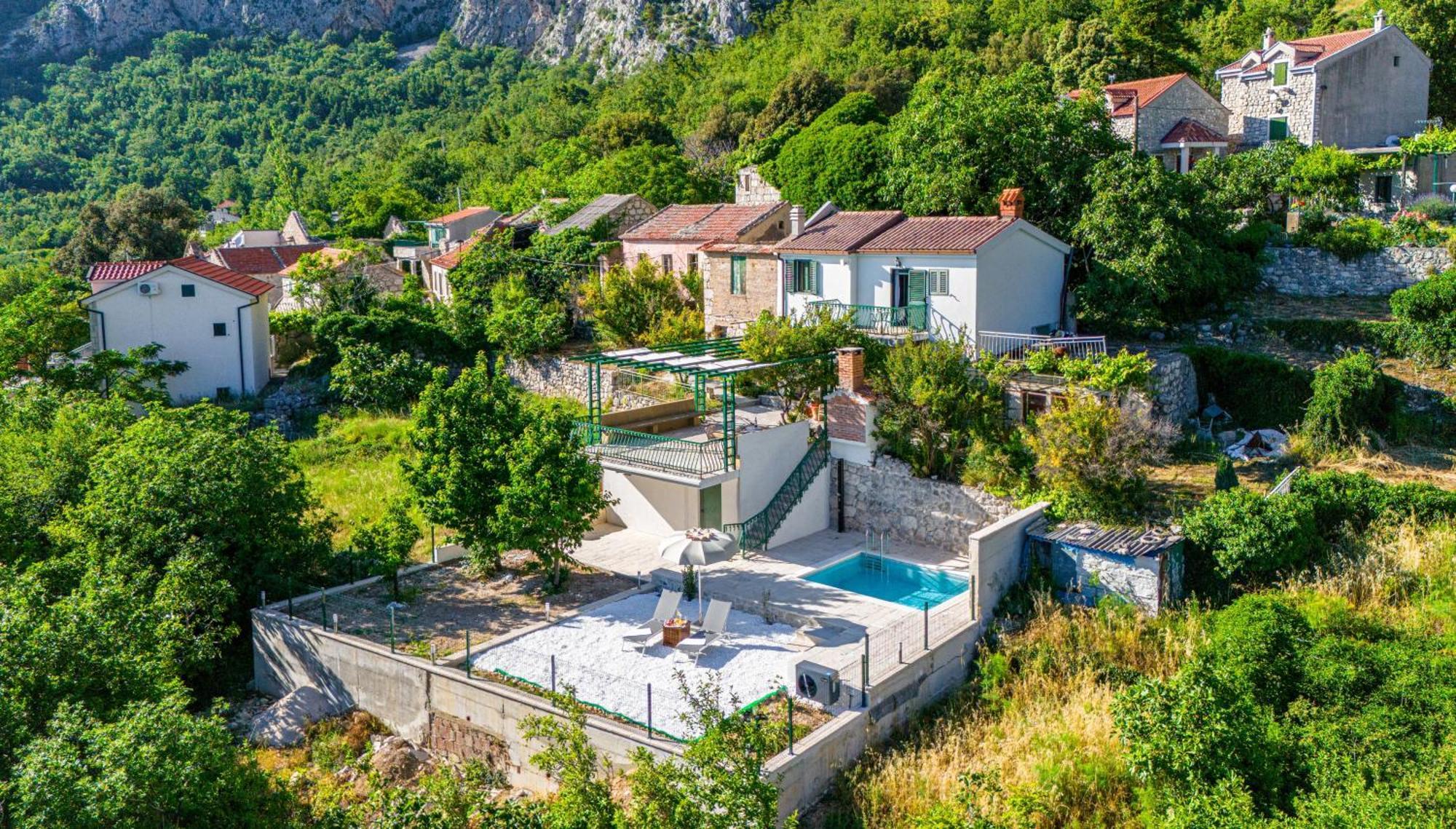 House Dida Mate - Cozy House In Nature With Heated Pool Tučepi エクステリア 写真