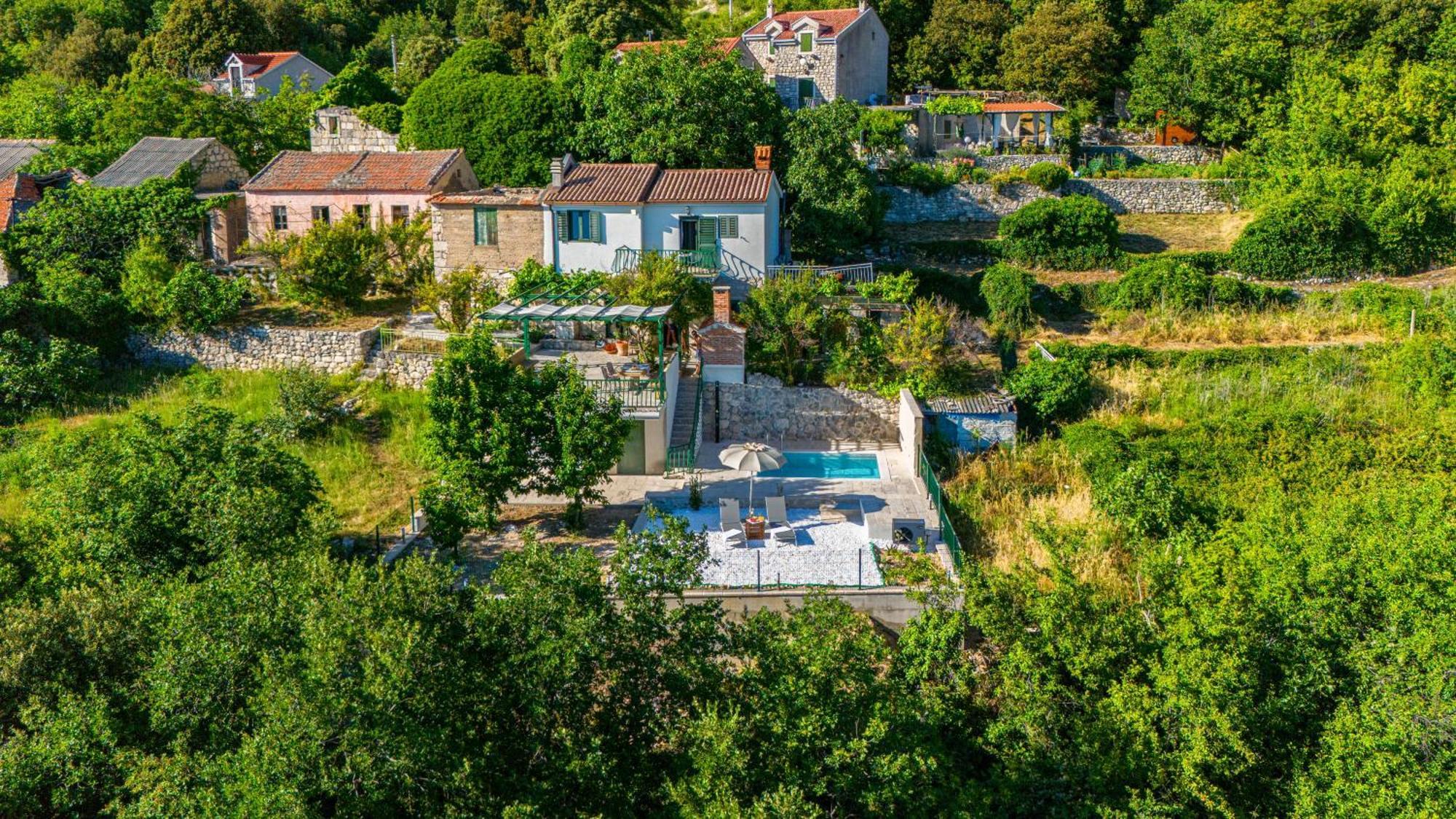 House Dida Mate - Cozy House In Nature With Heated Pool Tučepi エクステリア 写真