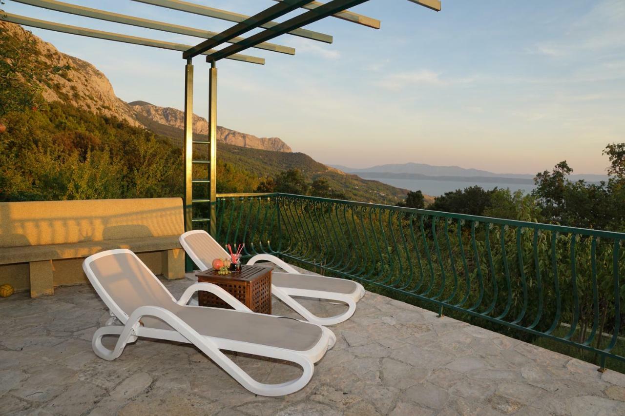 House Dida Mate - Cozy House In Nature With Heated Pool Tučepi エクステリア 写真